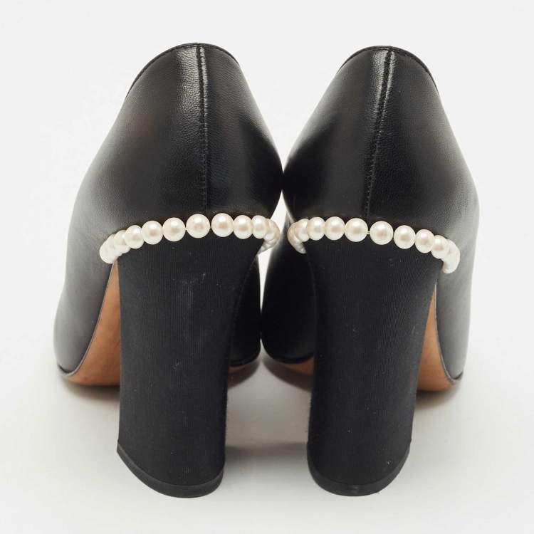 Pre Owned Chanel Black Leather and Fabric CC Cap Toe Pearl Block Heel Pumps Size 39