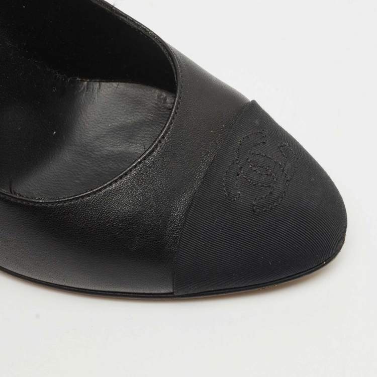 Pre Owned Chanel Black Leather and Fabric CC Cap Toe Pearl Block Heel Pumps Size 39