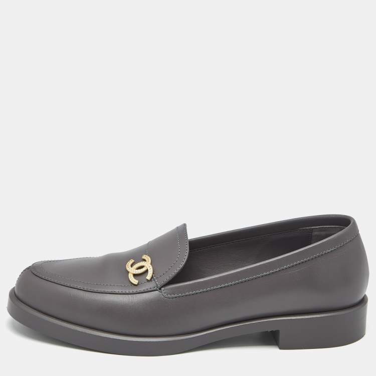 Pre Owned Chanel Grey Leather CC Slip On Loafers Size 40.5