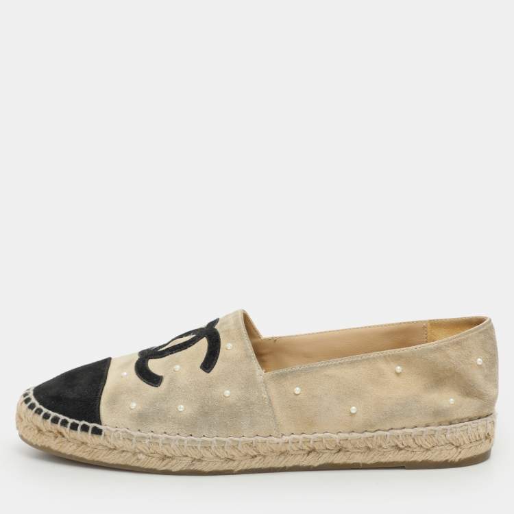 Pre Owned Chanel Beige/Black Suede CC Cap Toe Embellished Espadrille Flats Size 41