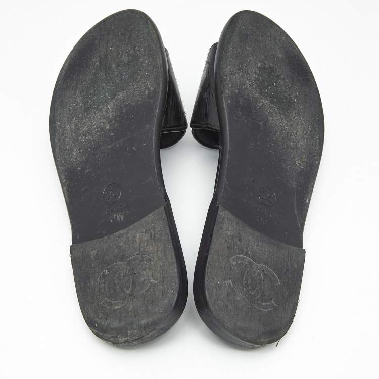 Pre Owned Chanel Black Patent Leather CC Flat Slides Size 40