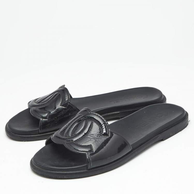 Pre Owned Chanel Black Patent Leather CC Flat Slides Size 40