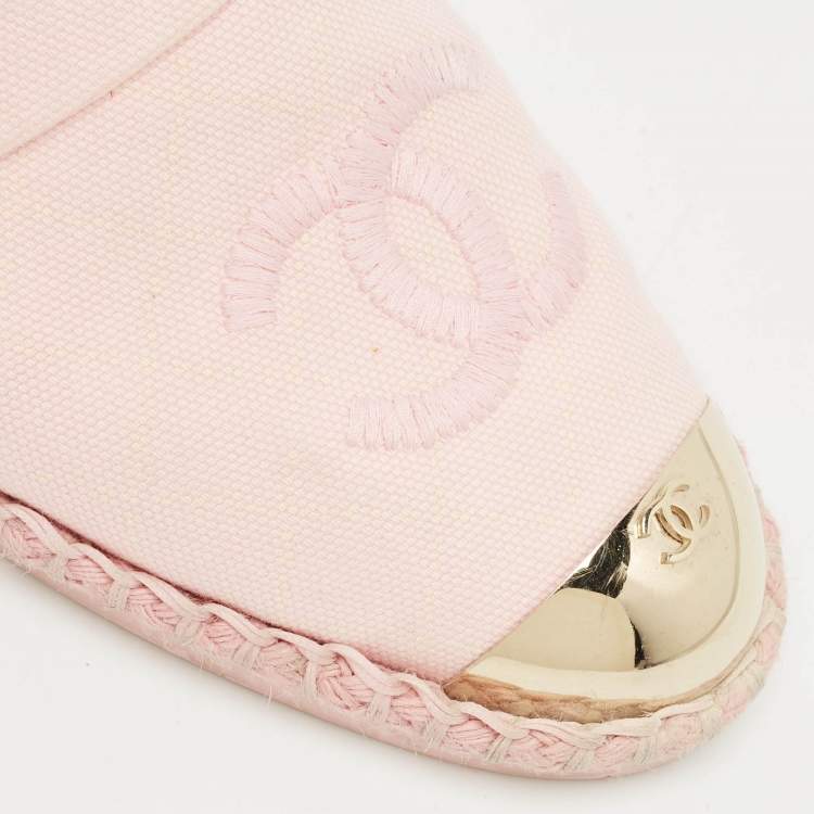 Pre Owned Chanel Pink Canvas CC Cap Toe Espadrille Mules Size 39