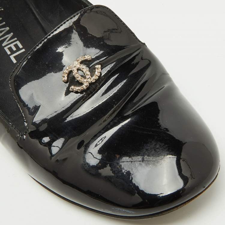 Pre Owned Chanel Black Patent Leather CC Faux Pearl Smoking Slippers Size 36.5