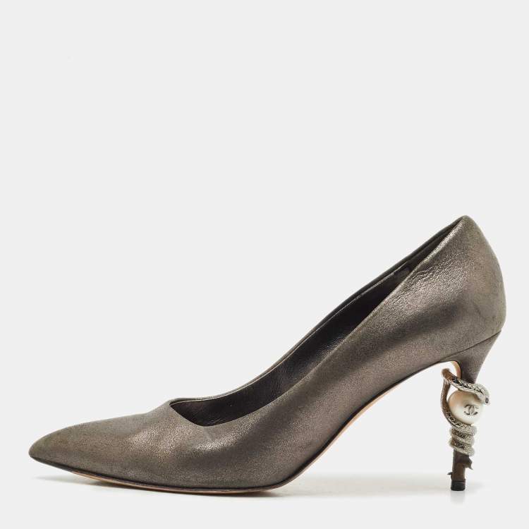 Pre Owned Chanel Metallic Grey Leather Snake Embellished Heel Pumps Size 38.5