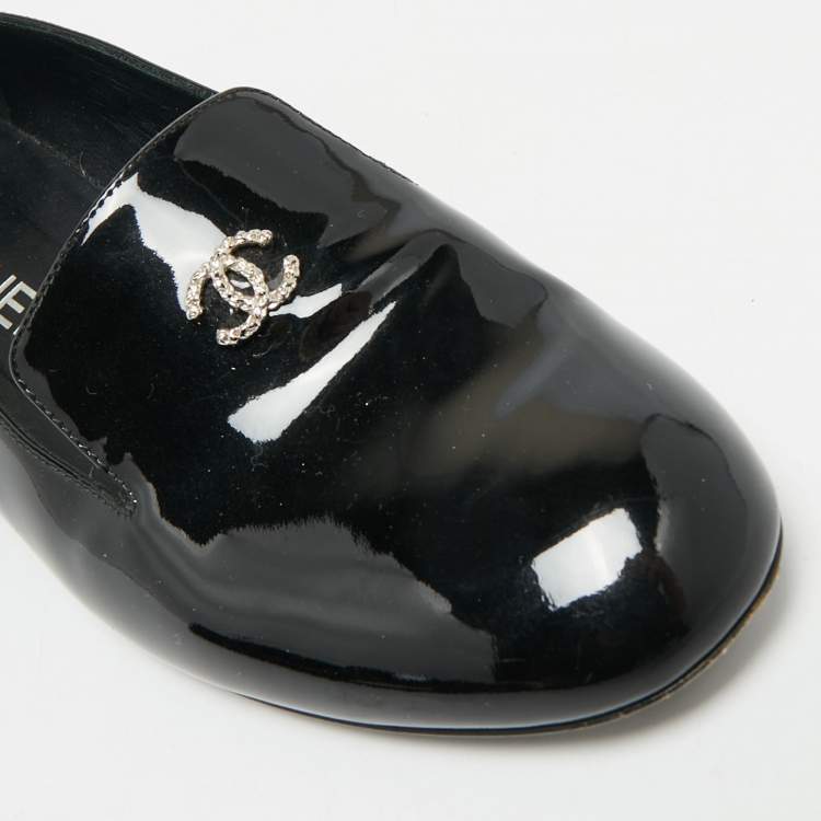 Pre Owned Chanel Black Patent Leather CC Faux Pearl Loafers Size 38.5