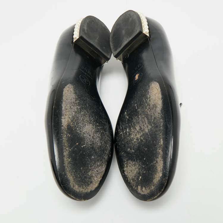 Pre Owned Chanel Black Patent Leather CC Faux Pearl Loafers Size 38.5