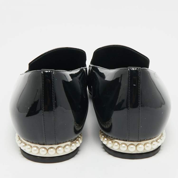 Pre Owned Chanel Black Patent Leather CC Faux Pearl Loafers Size 38.5