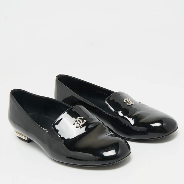 Pre Owned Chanel Black Patent Leather CC Faux Pearl Loafers Size 38.5