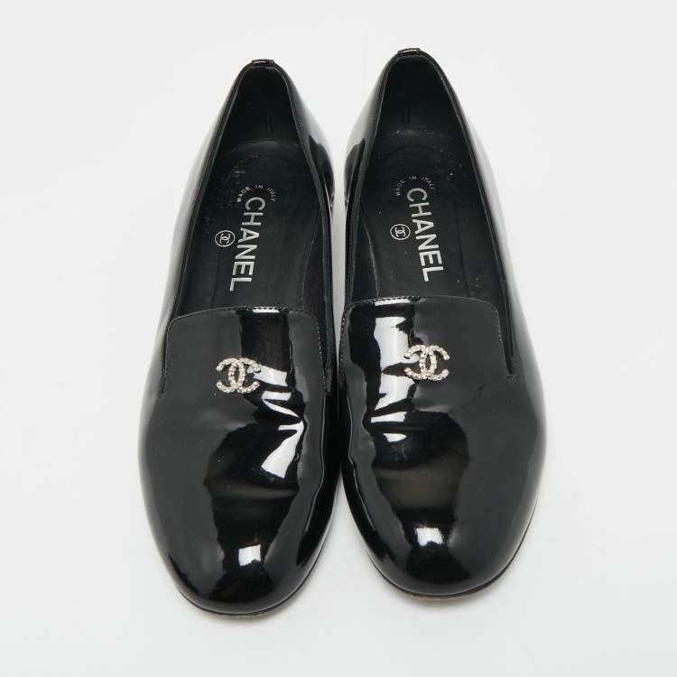 Pre Owned Chanel Black Patent Leather CC Faux Pearl Loafers Size 38.5