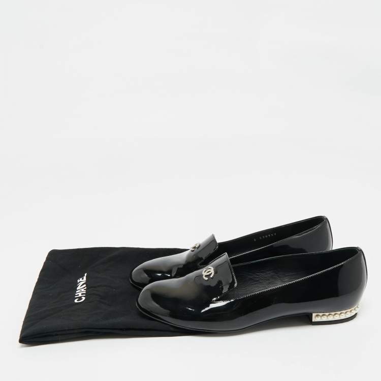 Pre Owned Chanel Black Patent Leather CC Faux Pearl Loafers Size 38.5