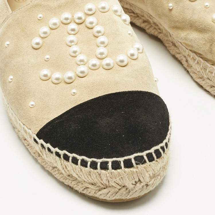 Pre Owned Chanel Beige/Black Suede CC Cap Toe Faux Pearl Embellished Espadrilles Flats Size 41