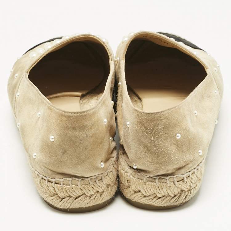Pre Owned Chanel Beige/Black Suede CC Cap Toe Faux Pearl Embellished Espadrilles Flats Size 41