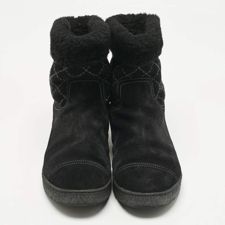 Pre Owned Chanel  Black Suede And Fur Chain Detail Ankle Boots Size 38