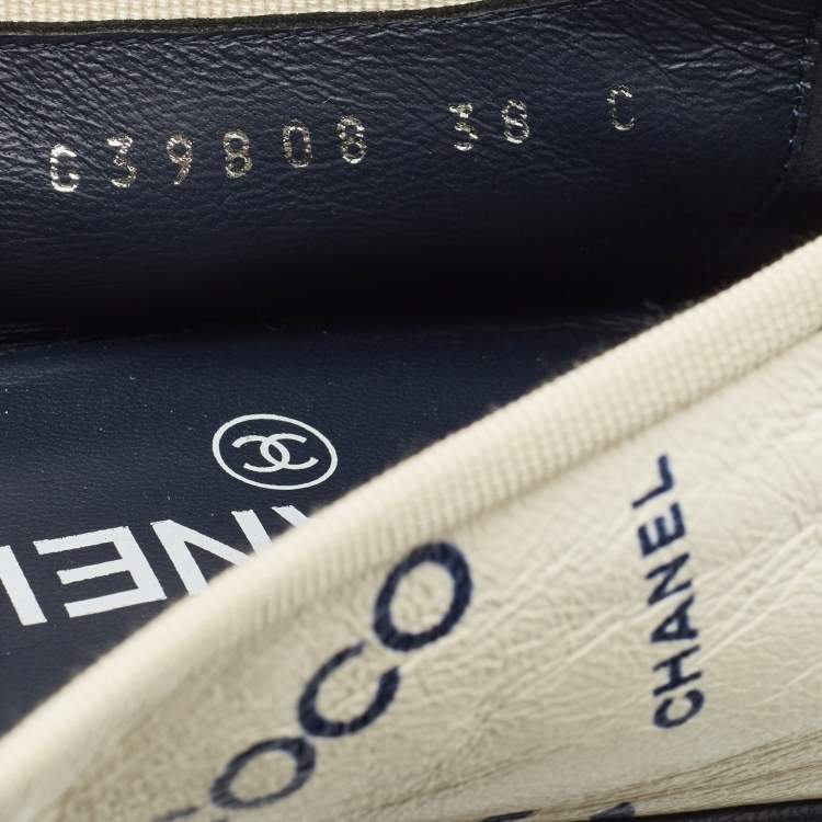 Pre Owned Chanel White/Navy Blue Leather CC Cap Toe Ballet Flats Size 38