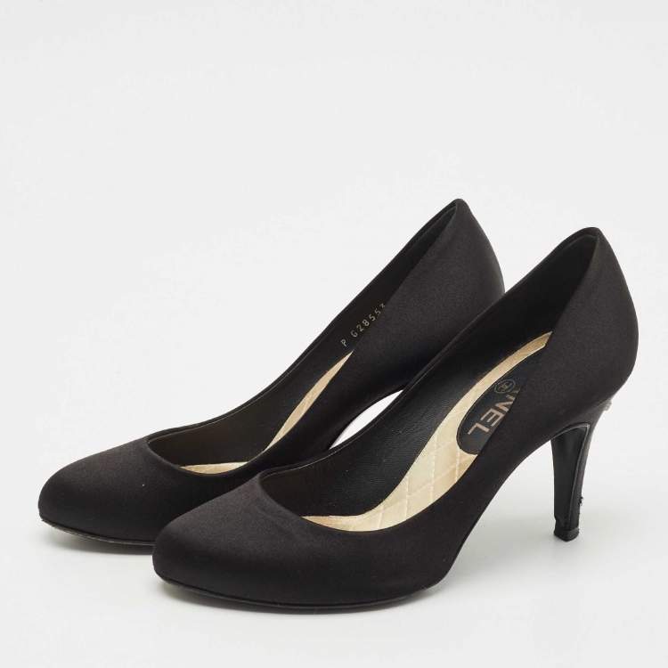Pre Owned Chanel Black Satin CC Heel Pumps Size 37