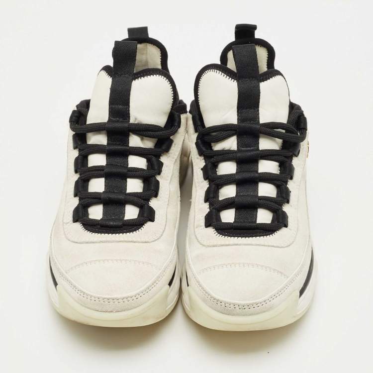 Pre Owned Chanel White Suede and Leather CC Low Top Sneakers Size 38