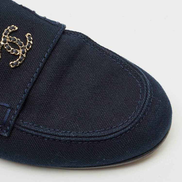Pre Owned Chanel Navy Blue Denim CC Chain CC Slip On Loafers Size 38.5