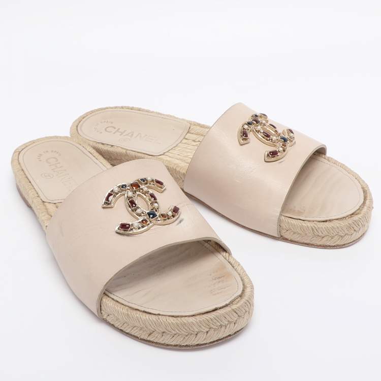 Pre Owned Chanel Light Beige Leather CC Espadrille Slides Sandals Size 39