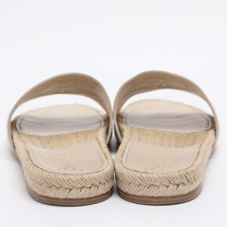 Pre Owned Chanel Light Beige Leather CC Espadrille Slides Sandals Size 39