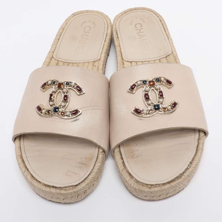 Pre Owned Chanel Light Beige Leather CC Espadrille Slides Sandals Size 39