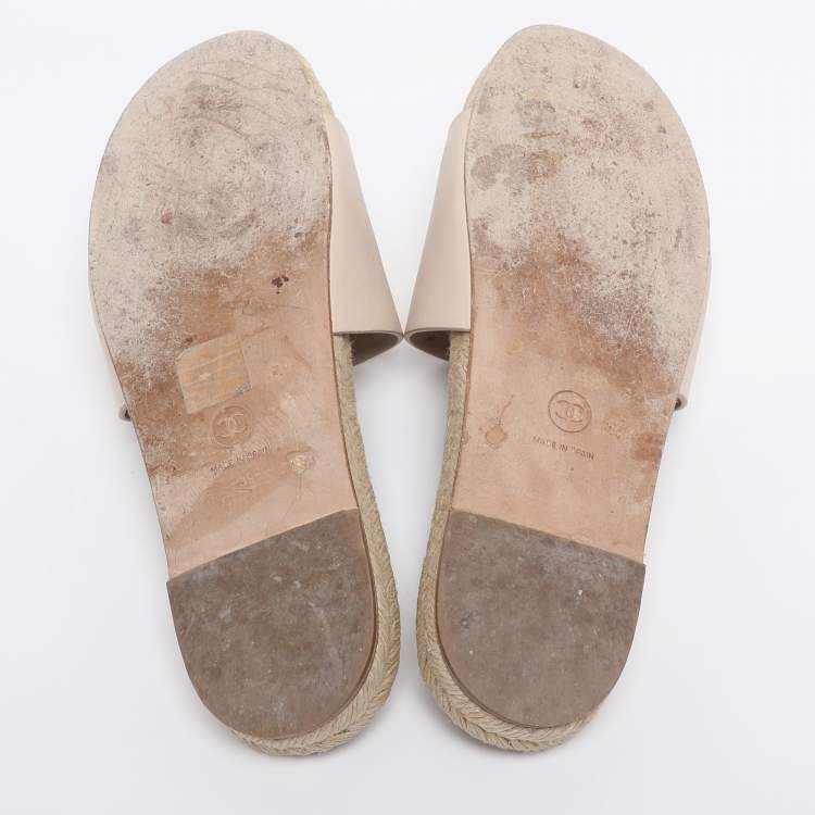 Pre Owned Chanel Light Beige Leather CC Espadrille Slides Sandals Size 39