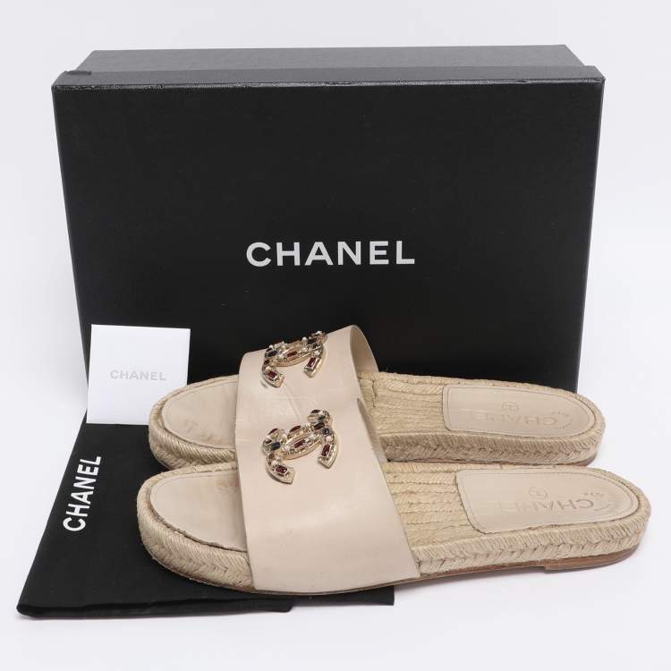 Pre Owned Chanel Light Beige Leather CC Espadrille Slides Sandals Size 39