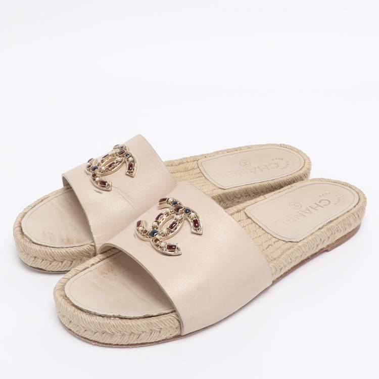 Pre Owned Chanel Light Beige Leather CC Espadrille Slides Sandals Size 39