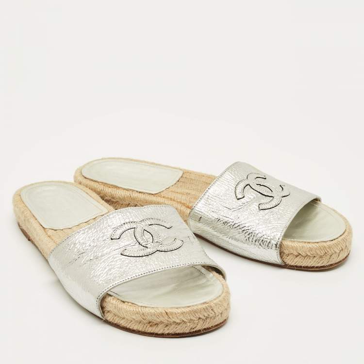 Pre Owned Chanel Silver Leather CC Espadrille Slides Sandals Size 39