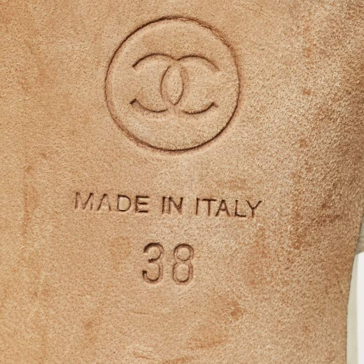 Pre Owned Chanel Cream Canvas and Leather CC Pointed Toe Slide Sandals Size 38