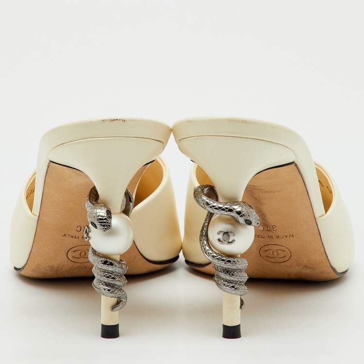 Pre Owned Chanel Cream/Black Leather and Canvas CC Faux Pearl Embellished Heel Mules Size 38