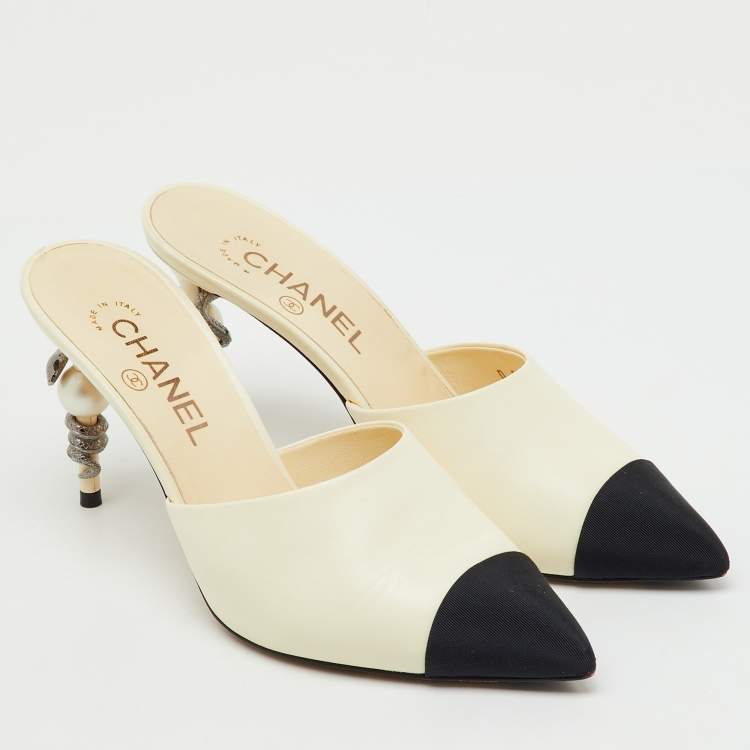 Pre Owned Chanel Cream/Black Leather and Canvas CC Faux Pearl Embellished Heel Mules Size 38