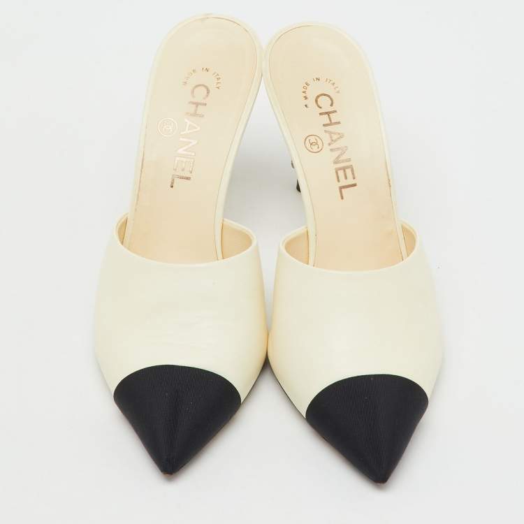 Pre Owned Chanel Cream/Black Leather and Canvas CC Faux Pearl Embellished Heel Mules Size 38