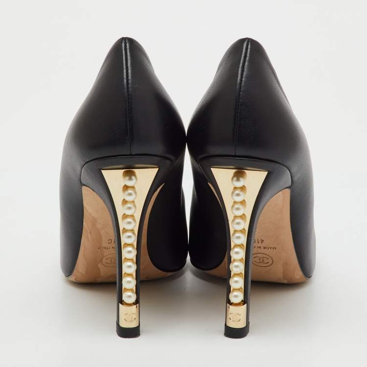 Pre Owned Chanel Black Leather and Fabric Cap Toe CC Faux Pearl Heel Pumps Size 41