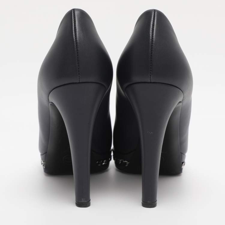 Pre Owned Chanel Navy Leather CC Cap Toe Chain Detail Platform Pumps Size 40