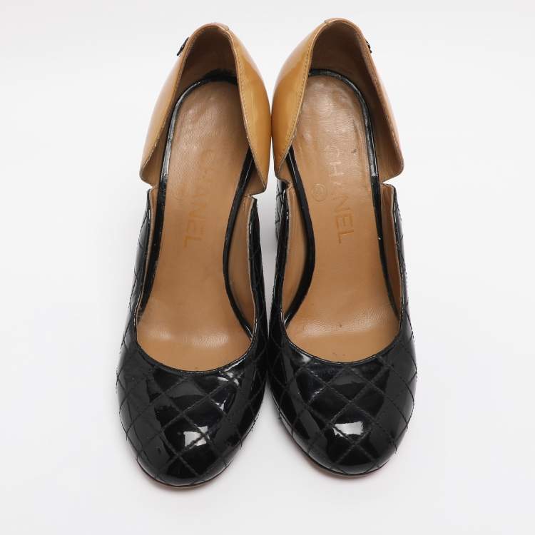 Pre Owned Chanel Black/Beige Quilted Patent Leather CC Pumps Size 36