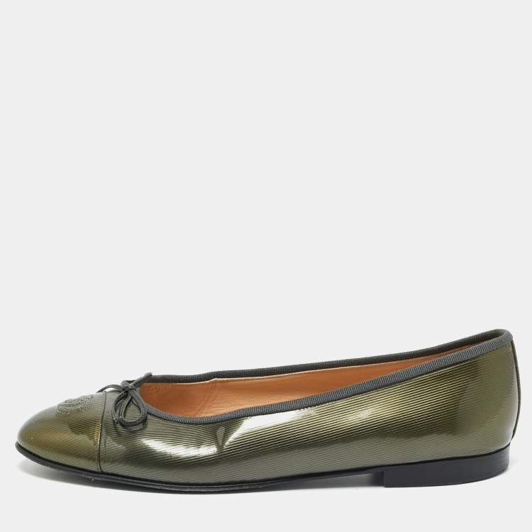 Pre Owned Chanel Green Patent Leather CC Cap Toe Bow Ballet Flats Size 41