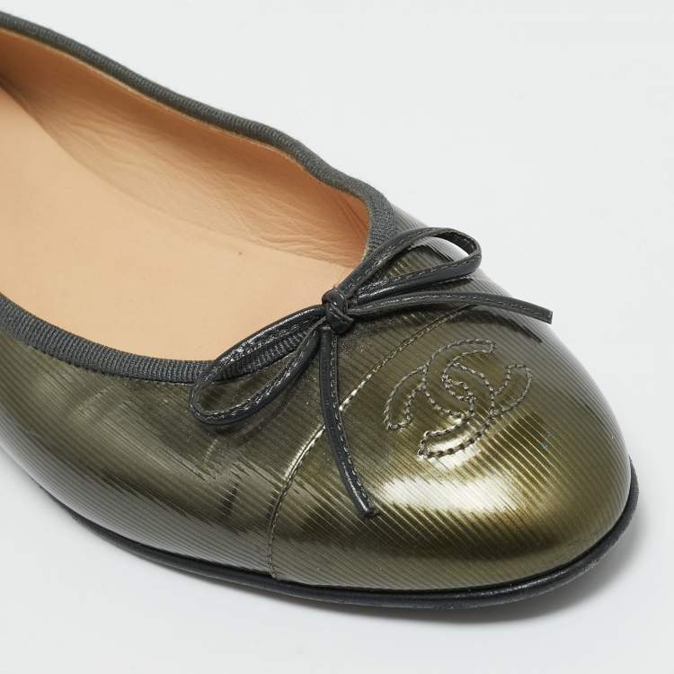 Pre Owned Chanel Green Patent Leather CC Cap Toe Bow Ballet Flats Size 41