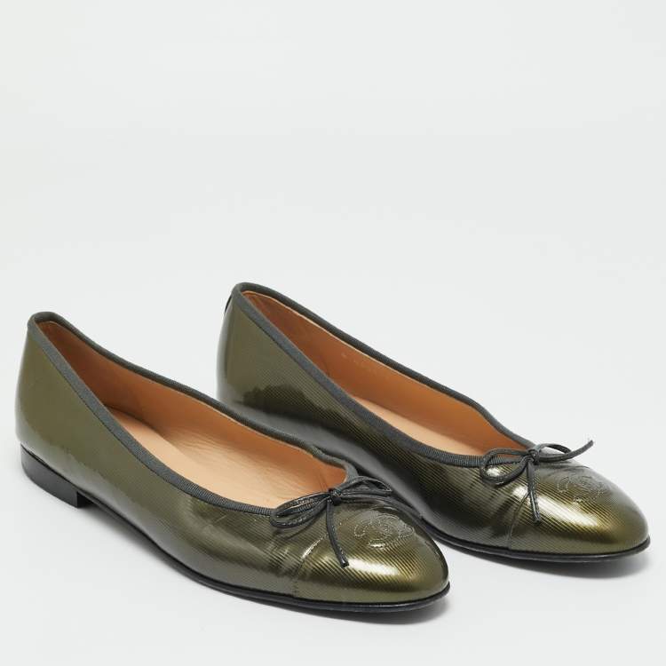 Pre Owned Chanel Green Patent Leather CC Cap Toe Bow Ballet Flats Size 41