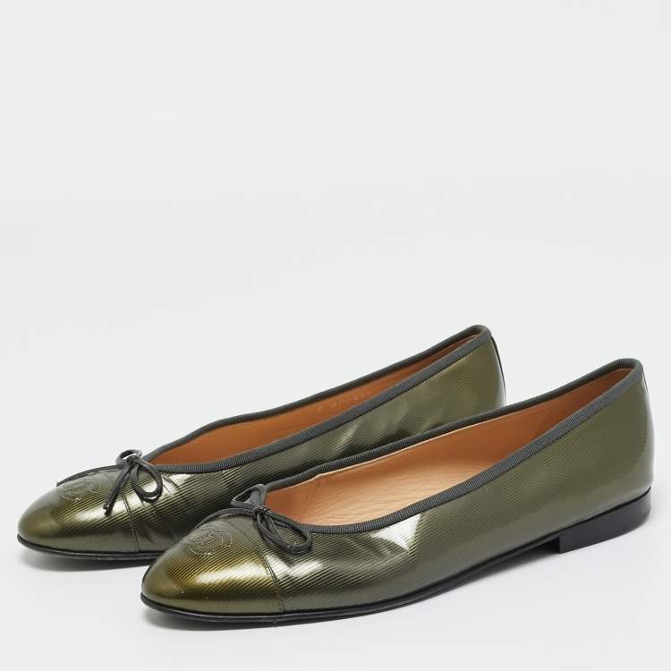 Pre Owned Chanel Green Patent Leather CC Cap Toe Bow Ballet Flats Size 41