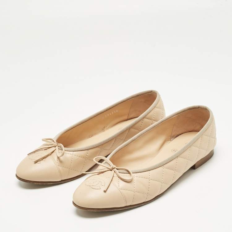 Pre Owned Chanel Beige Quilted Leather CC Cap Toe Ballet Flats Size 39