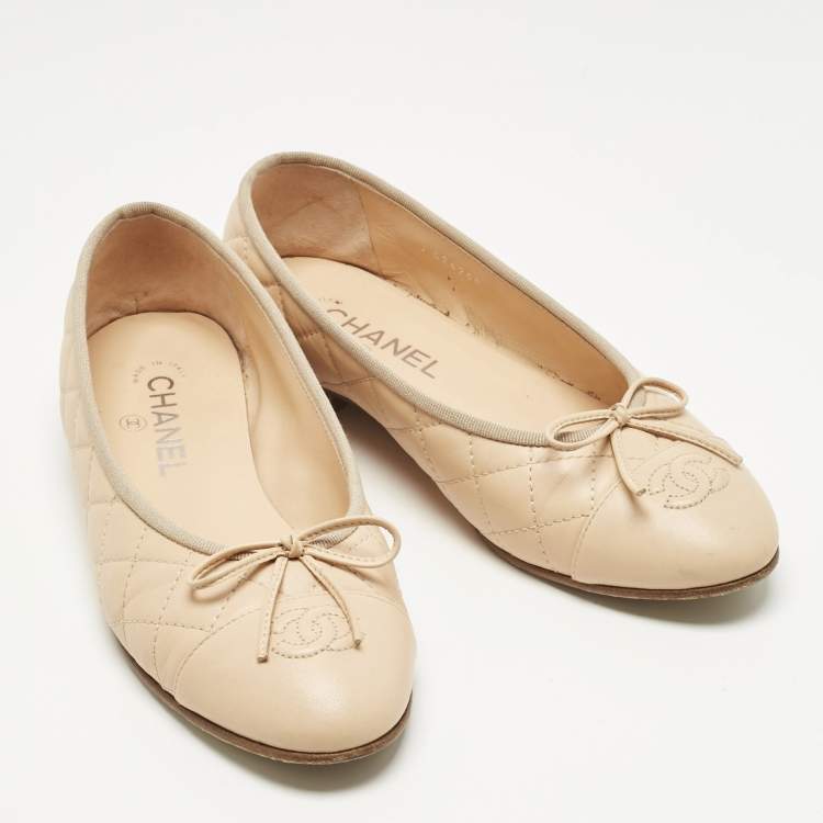 Pre Owned Chanel Beige Quilted Leather CC Cap Toe Ballet Flats Size 39