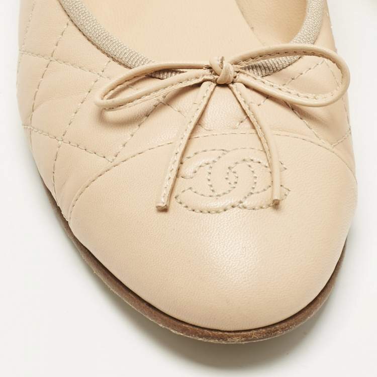Pre Owned Chanel Beige Quilted Leather CC Cap Toe Ballet Flats Size 39