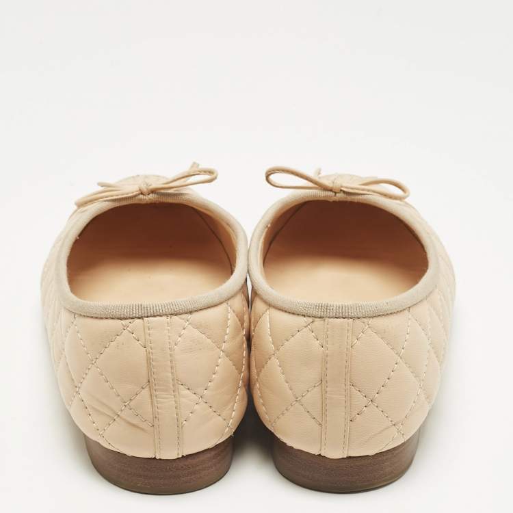 Pre Owned Chanel Beige Quilted Leather CC Cap Toe Ballet Flats Size 39