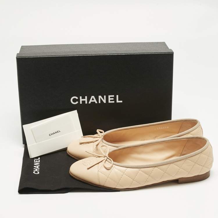 Pre Owned Chanel Beige Quilted Leather CC Cap Toe Ballet Flats Size 39