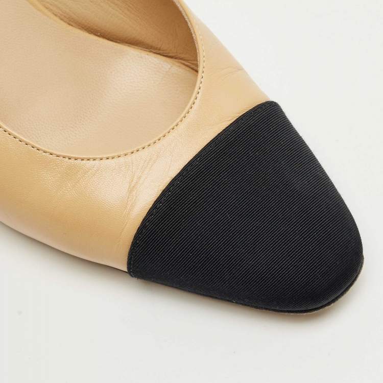Pre Owned Chanel Cream/Black Canvas and Leather CC Slingback Pumps Size 37.5