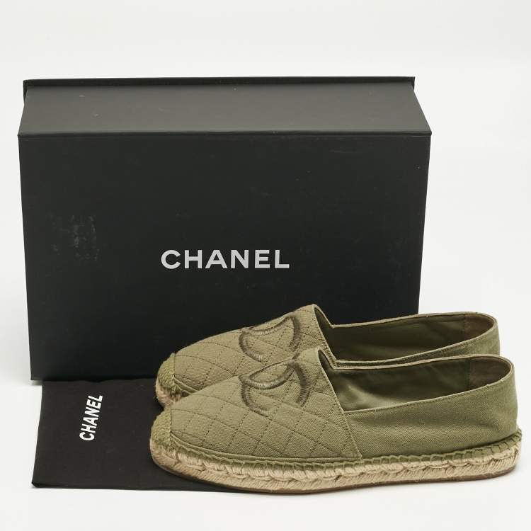 Pre Owned  Chanel Green Canvas CC Cap Toe Espadrille Flats Size 40