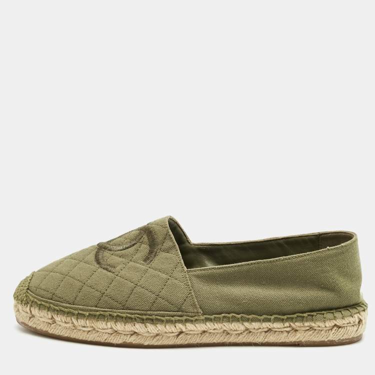 Pre Owned  Chanel Green Canvas CC Cap Toe Espadrille Flats Size 40