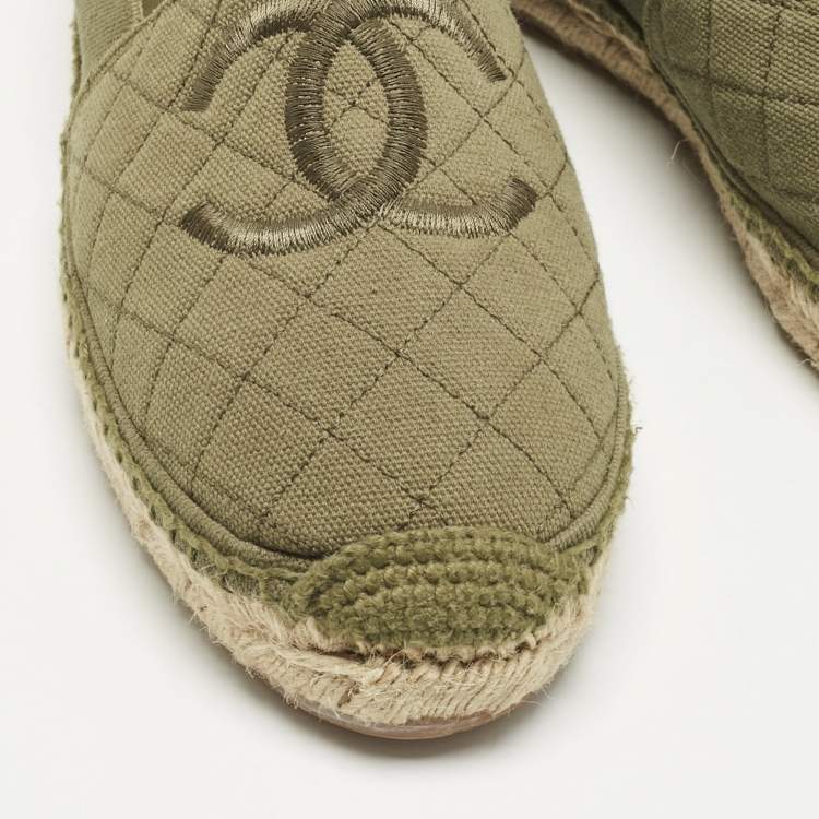 Pre Owned  Chanel Green Canvas CC Cap Toe Espadrille Flats Size 40