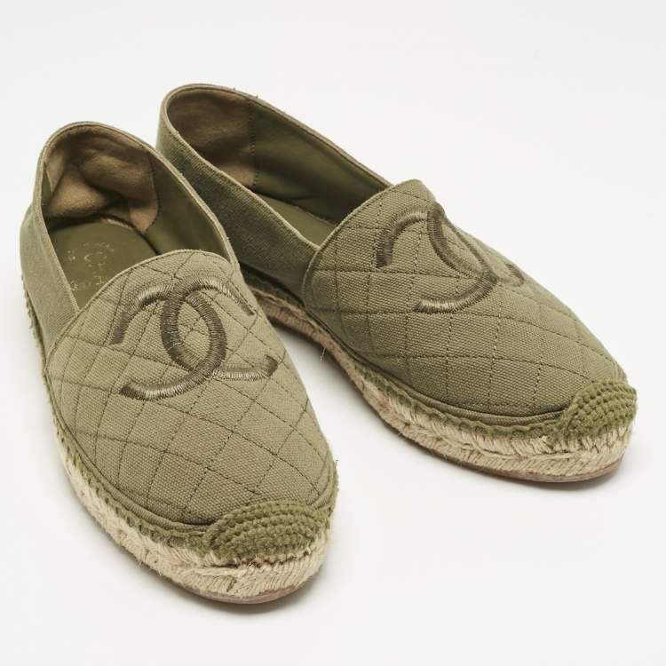 Pre Owned  Chanel Green Canvas CC Cap Toe Espadrille Flats Size 40
